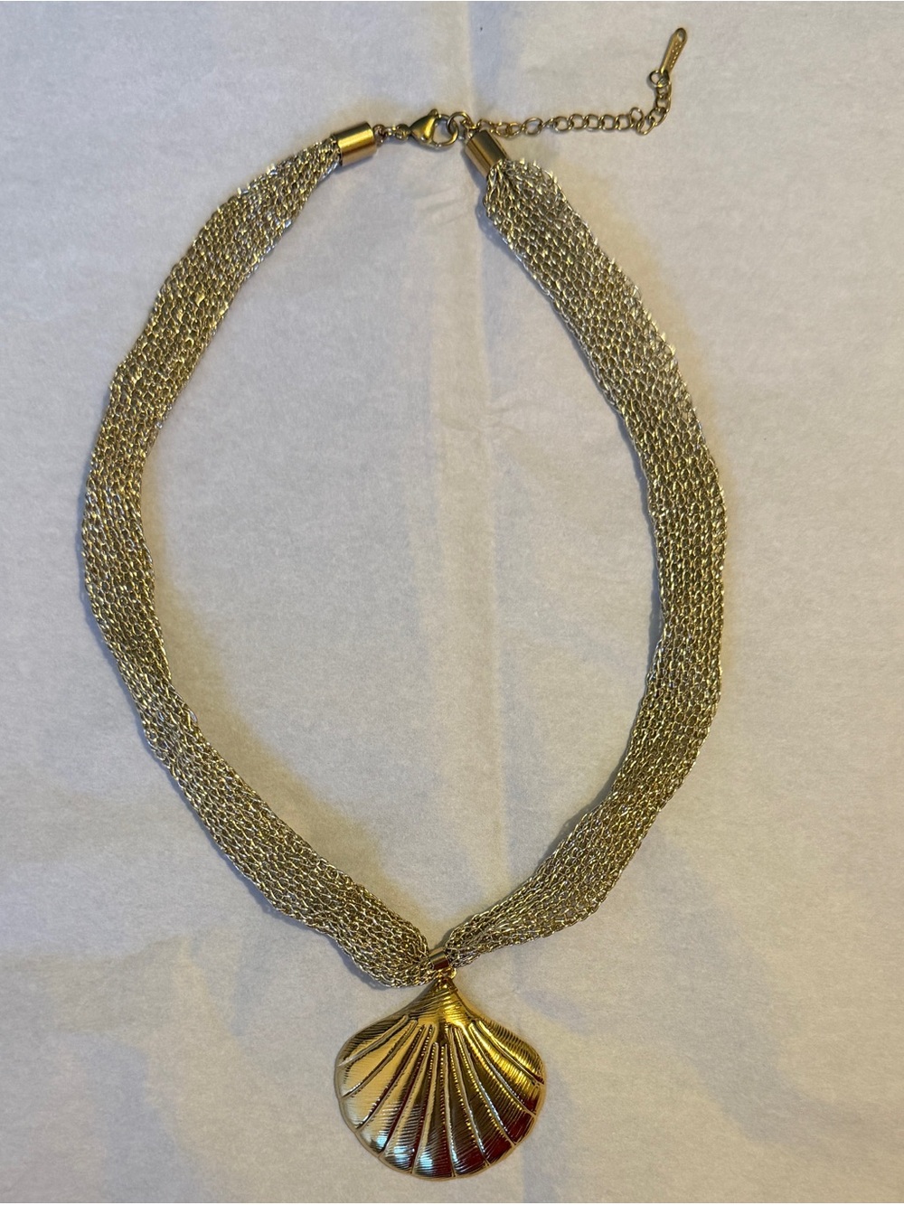 NWT Elan’s Daughter Mesh Clamshell Neck in Gold